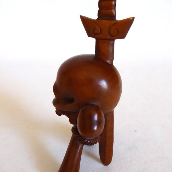 VINTAGE SIGNED JAPAN JAPANESE HAND CARVED WOOD NETSUKE SKULL SWORD - Picture 7 of 14